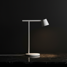 Charger l'image dans la galerie, MUUTO | Lampe de table Tip - Plusieurs finitions disponibles