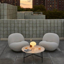 画像をギャラリービューアに読み込む, GUBI | Obello ポータブル テーブル ランプ - フロスト加工の吹きガラス シェード