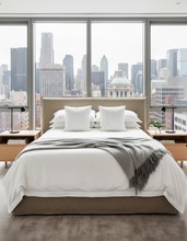 Charger l'image dans la galerie, MUUTO | Lampe de table Tip - Plusieurs finitions disponibles