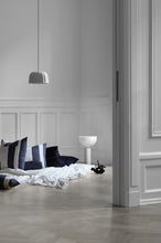 Load image into Gallery viewer, NEW WORKS | Kizu bordlampe - hvit marmor, liten