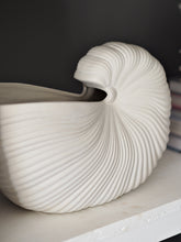 Ladda upp bild till gallerivisning, FERM LIVING | Shell Pot - Off White