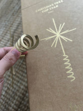 Afbeelding in Gallery-weergave laden, FERM LIVING | Brass Star Christmas Tree Topper - Ex Display
