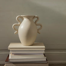 Charger l&#39;image dans la galerie, Verso Table Vase | Multiple Colors Available
