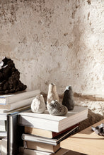 Laden Sie das Bild in den Galerie-Viewer, FERM LIVING | Vulca Mini Vase Metallic Coral
